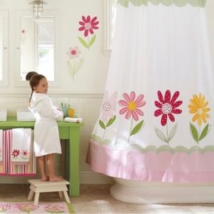 Pottery Barn Kids Daisy Garden Bathroom Set